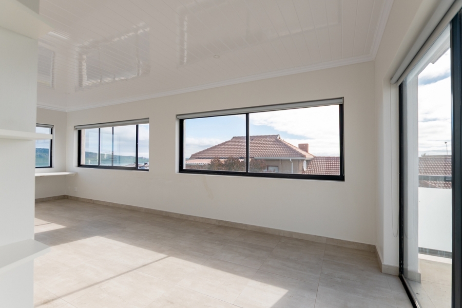 6 Bedroom Property for Sale in Myburgh Park Western Cape